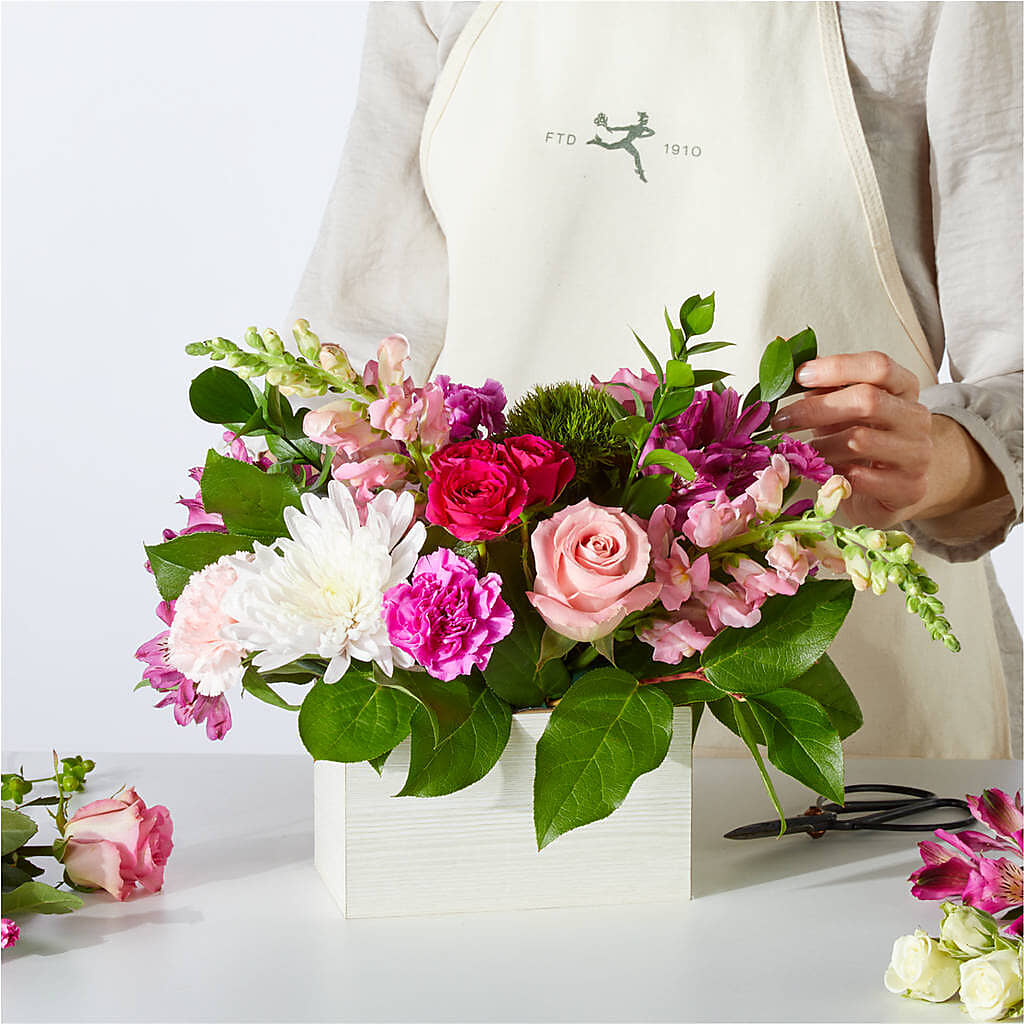Sweetberry Box – A Florist Original –  The Country Florist, Armour SD